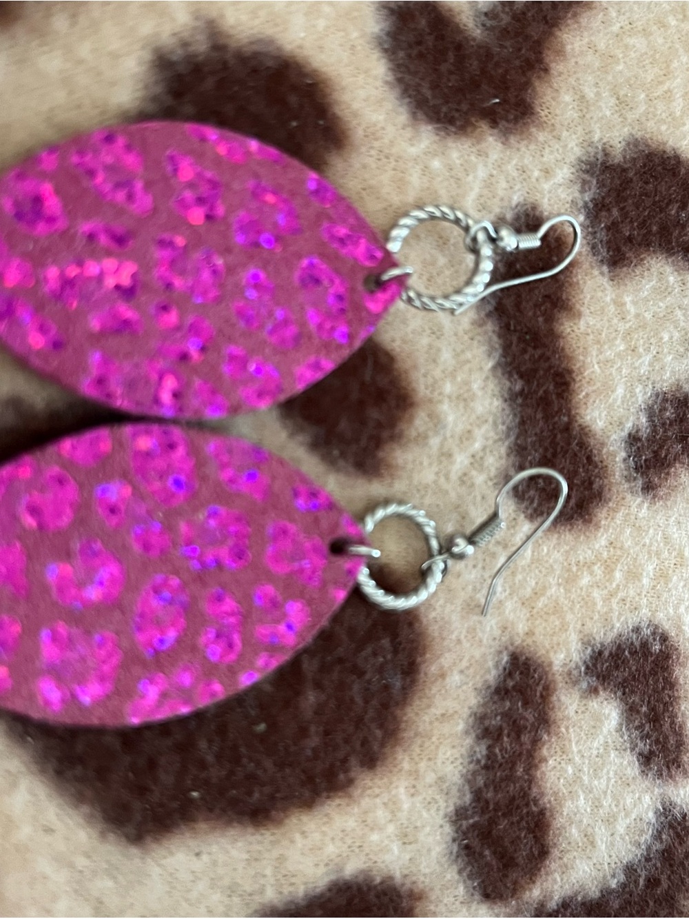 Fuchsia Leopard-Print Teardrop Dangle Earrings with Silver Rings